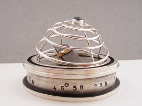 Homing Device with Meteorite - Pendant with stand and lid, silver gold, meteorite, fluorite (closed)